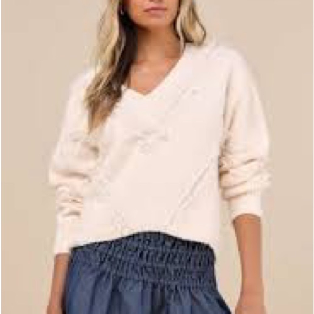 NWT Lulu’s v-neck cream fringe sweater size large soft